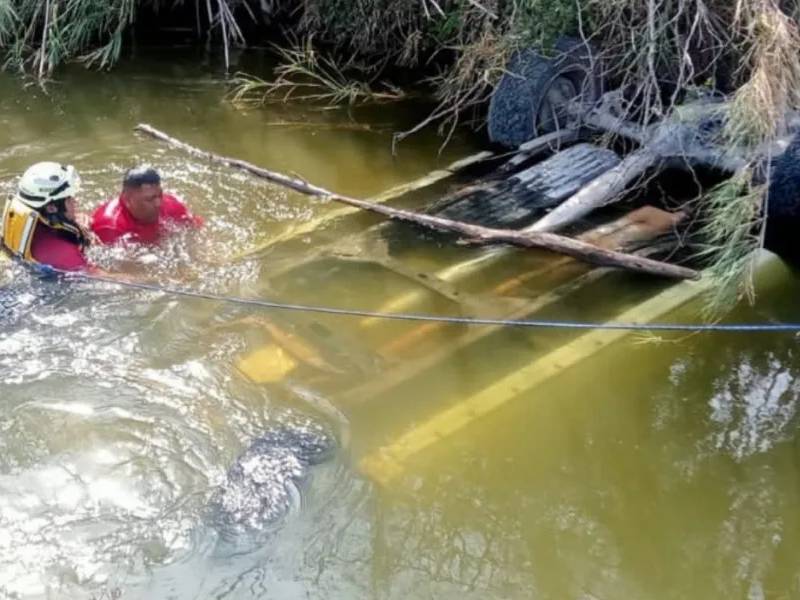 Eran migrantes los 14 cuerpos de camioneta hundida en Pesquería, Nuevo León