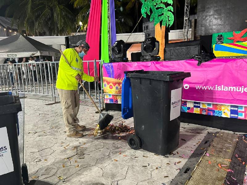 Con motivo del Carnaval "Soy Caribe 2023" se refuerza la limpieza en Isla Mujeres