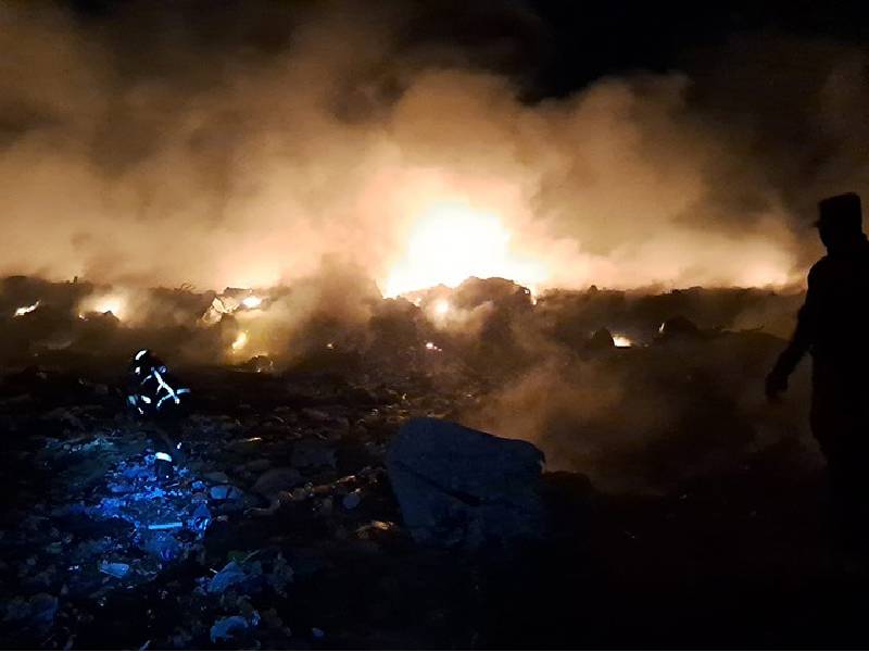 Incendio quema toneladas de basura en Holbox