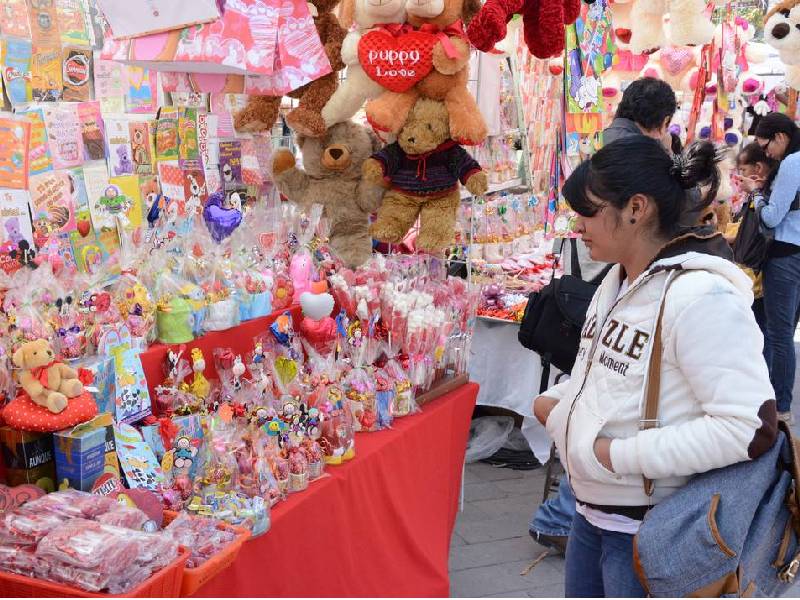 Gastan mexicanos hasta $1,500 en el Día del Amor y la Amistad
