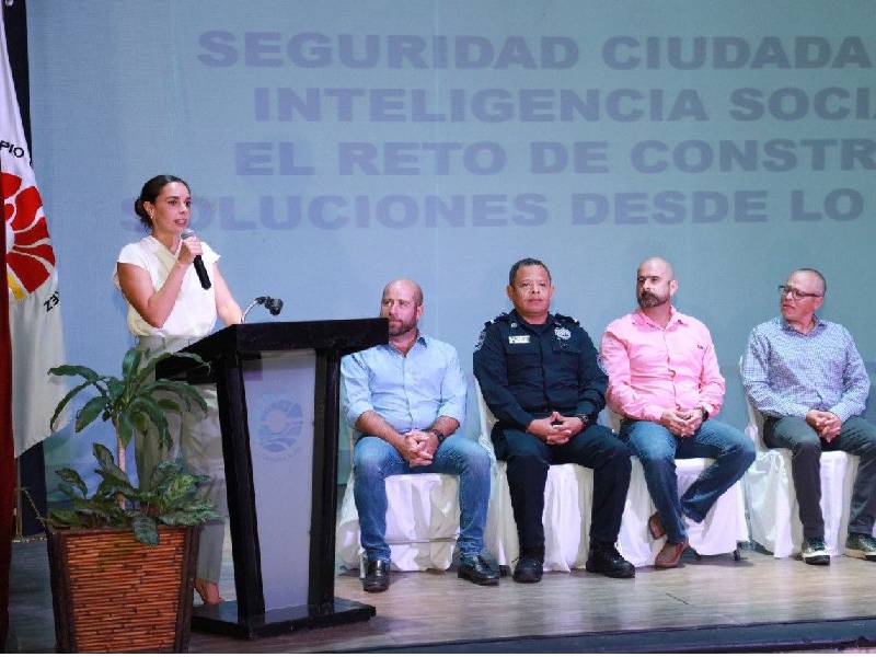 Ana Paty Peralta promueve acciones en favor de la Paz en Cancún