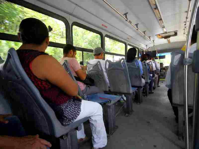 Ciudadanos se burlan en redes sociales del transporte en Cancún