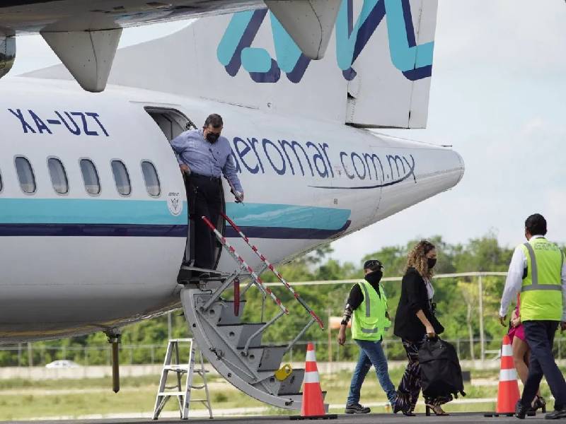 Sin trabajo, empleados de Aeromar en Cancún