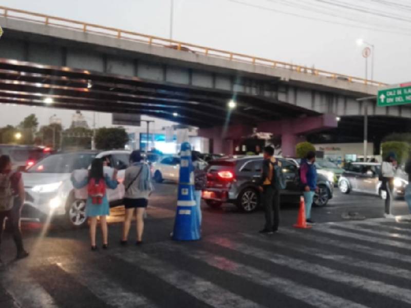 Provocan caos vial manifestantes en Coyoacán y Circuito