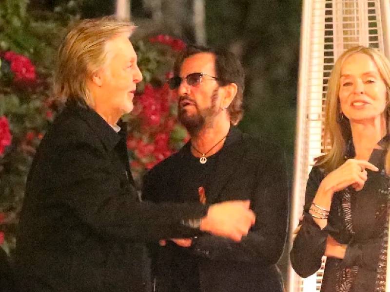 Captan a Ringo Starr y Paul McCartney bailando felizmente durante una fiesta