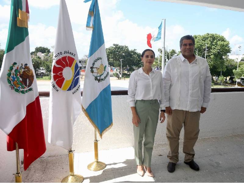 Estrecha Ana Paty Peralta lazos con consulado de guatemala