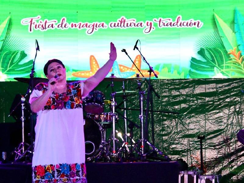 Tila María Sesto invade el Carnaval de Puerto Morelos en una velada de diversión
