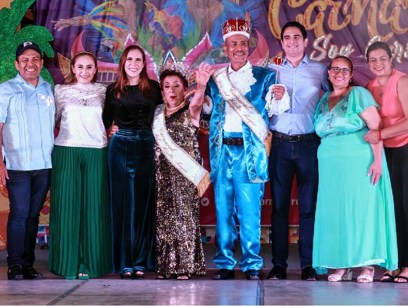 Atenea Gómez corona a los Reyes del Adulto Mayor del Carnaval "Soy Caribe" 2023