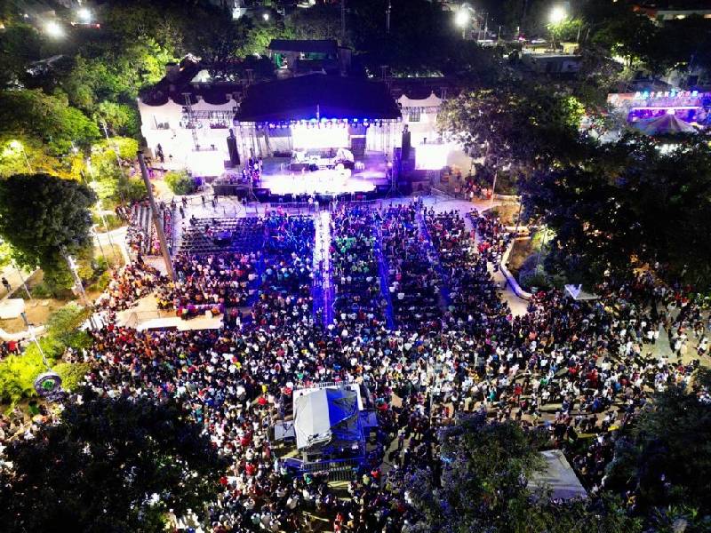 Cerca de 20 mil personas vivieron la fiesta del carnaval en Cancún