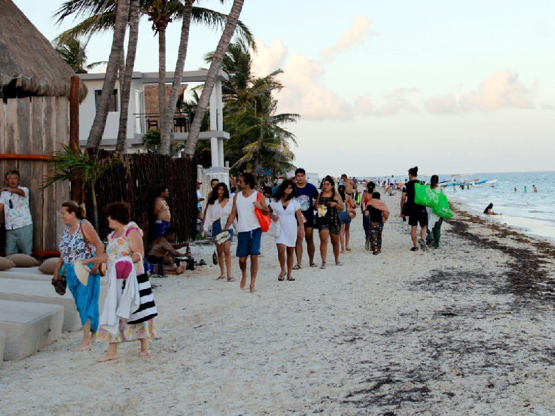 Destinan mayor vigilancia en playas de Puerto Morelos por fin de semana largo
