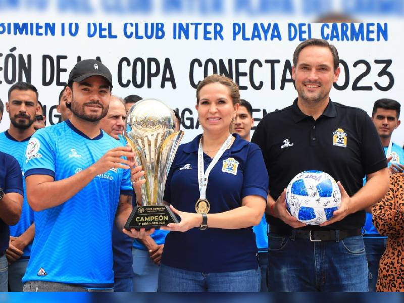 Lili Campos invita a tomarte la foto con la “Copa Conecta”