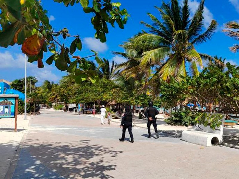 Policías estatales realizan operativo de vigilancia en playas de Mahahual