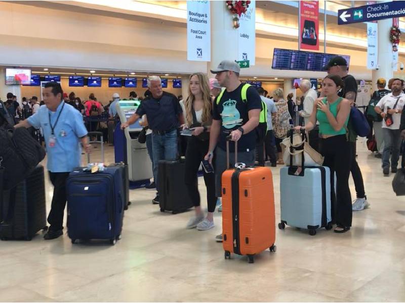 Aerolíneas brindan apoyo a colombianos varados en QR