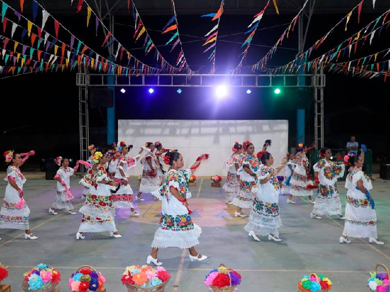 Grupo de Dziuché engalana la Feria de la Primavera de José María Morelos