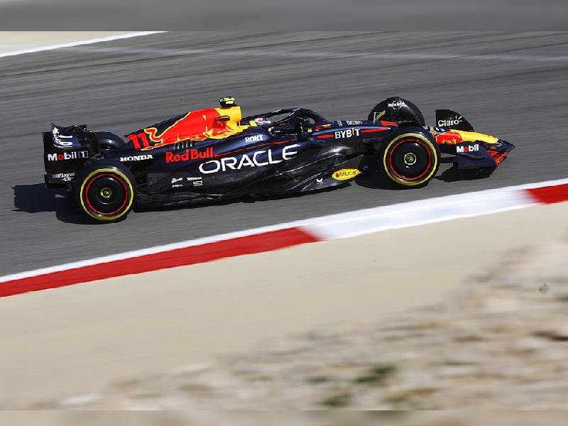 Alonso domina a Checo y Verstappen en ensayos libres de Baréin