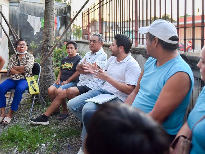 Se reúne Renán Sánchez con vecinos de la colonia Emiliano Zapata