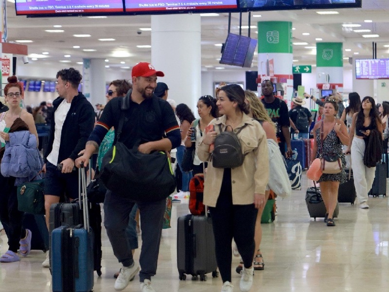 Jornada sabatina en aeropuerto de Cancún con 632 operaciones