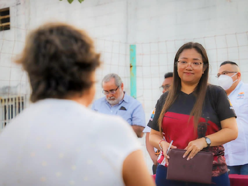 Yensunni Martínez trabaja cercana con la ciudadanía