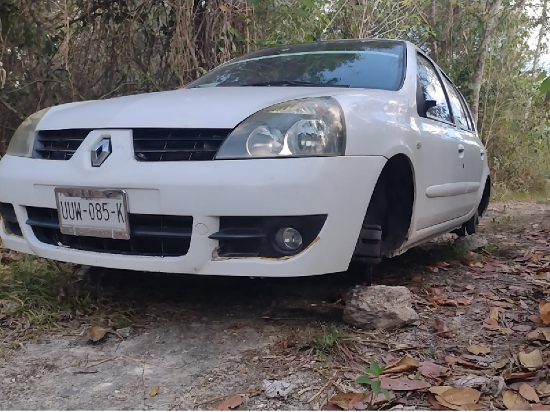 Hallan vehículo robado en Carrillo Puerto