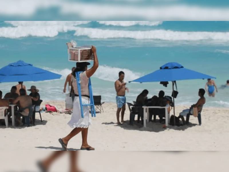 No bajan la guardia para retirar ambulantes de la zona de playas en Cancún