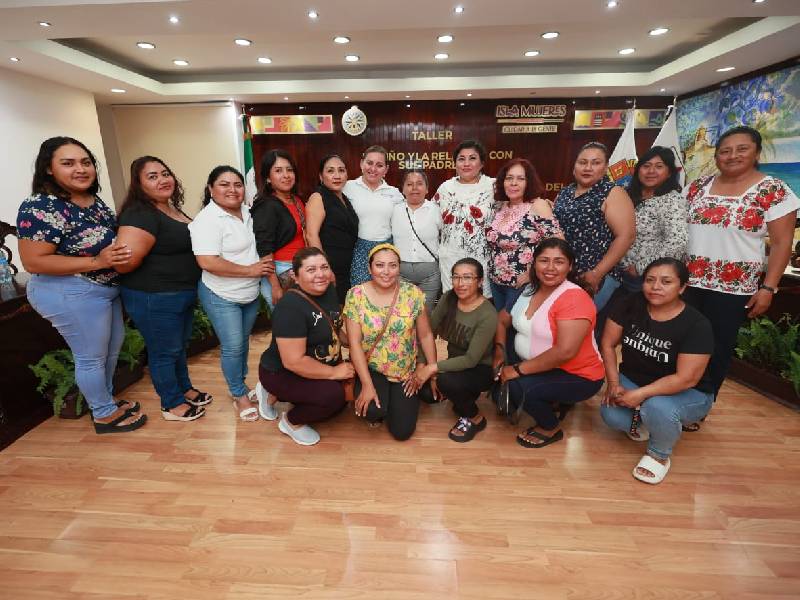 Atenea Gómez promueve la integración familiar a través de talleres dirigidos a mujeres