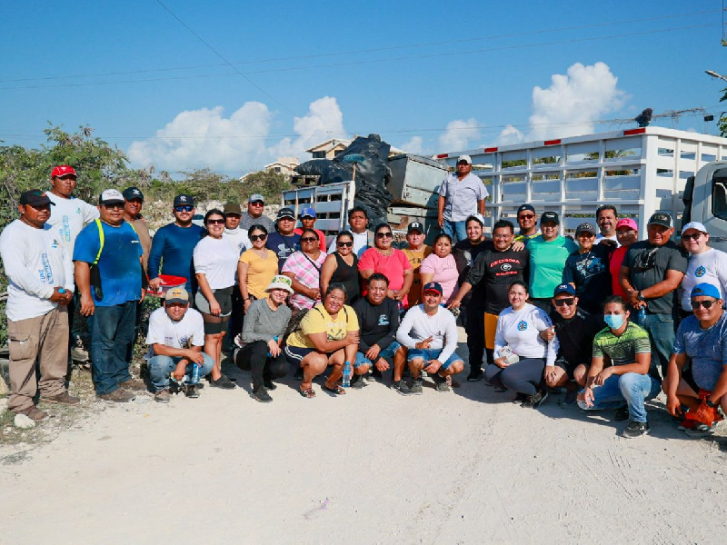 Atenea Gómez promueve la limpieza y orden en la isla a través del "Limpiatón"