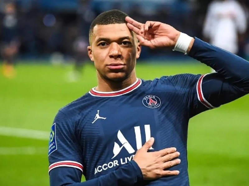 ¡Zas! Kylian Mbappé explota contra el PSG por utilizar su imagen