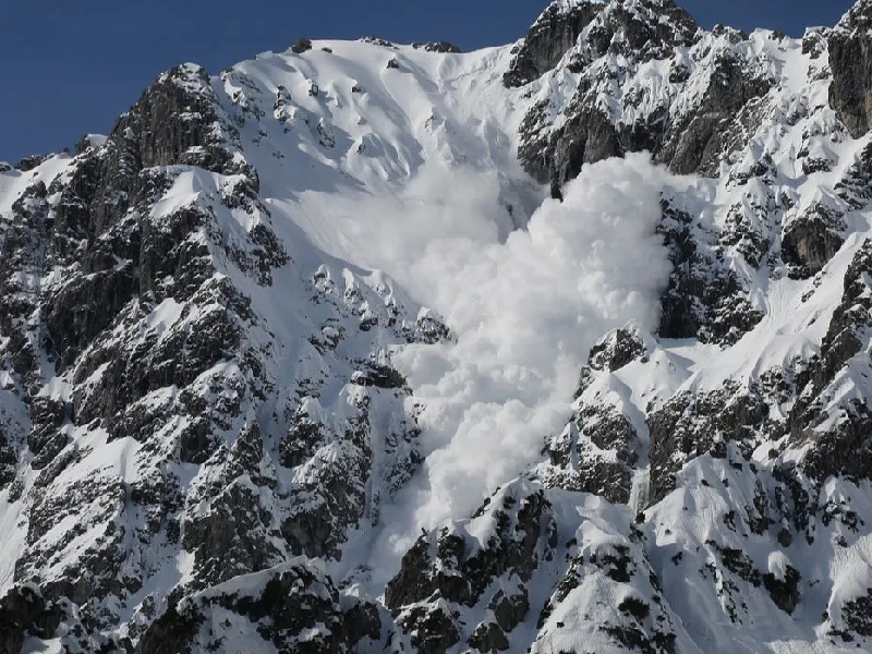 Al menos 10 personas murieron tras avalancha en Pakistán