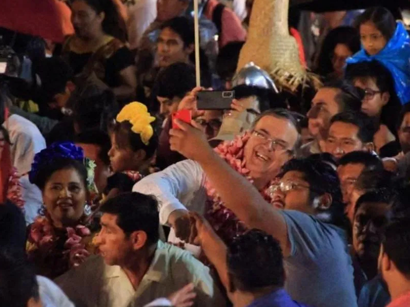 Corcholatas van a gira por Oaxaca (1)