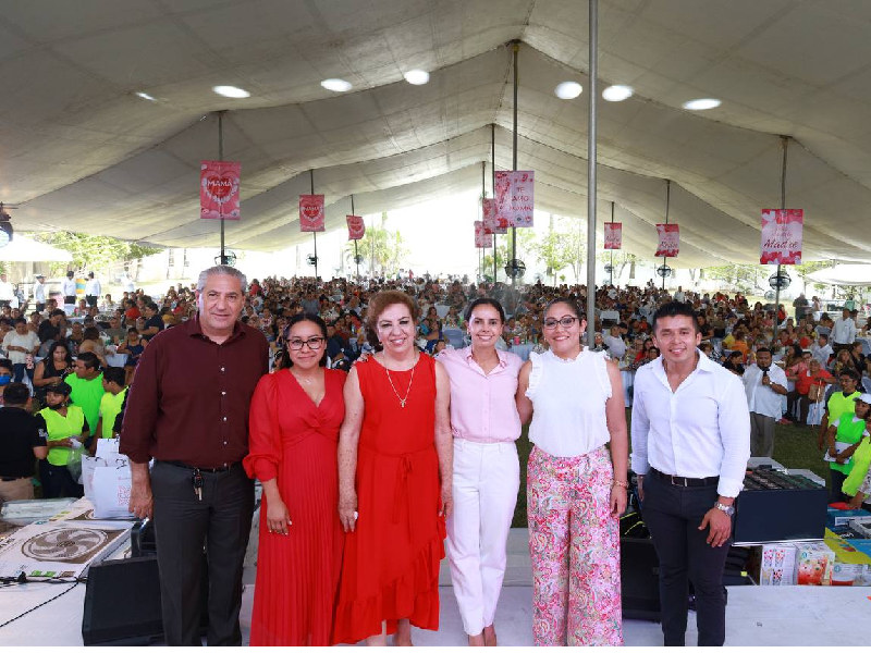 Ana Paty unida con las madres trabajadoras del sindicato del ayuntamiento