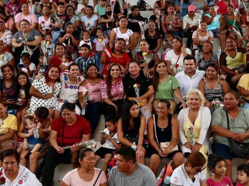 Mara Lezama en Villas Otoch toma protesta a Protectoras del Bienestar “Mujer es Vida”