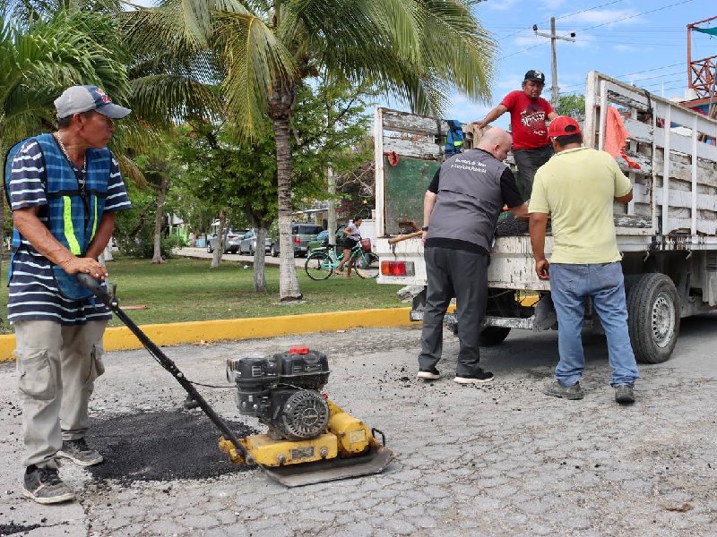 Puerto Morelos, pionero en Quintana Roo en bacheo en frío para reparar vialidades 