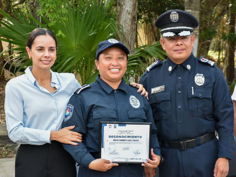 Promueve Ana Paty Peralta honradez, profesionalismo y eficiencia en policías graduados