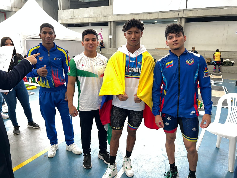 Pesista cozumeleño Darvin Pech gana tres medallas en Colombia