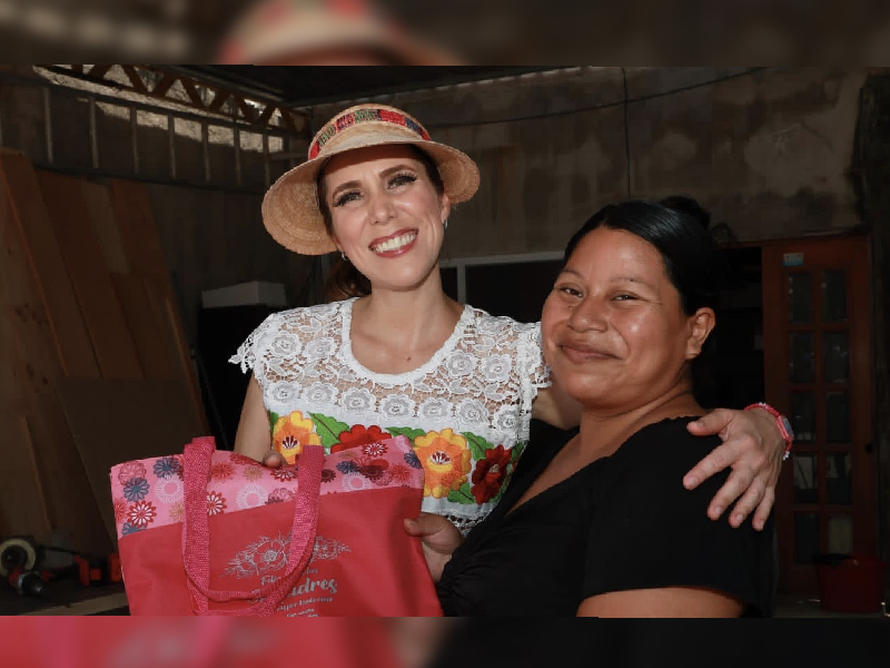 Atenea Gómez celebra a las mamás con Programas del Corazón