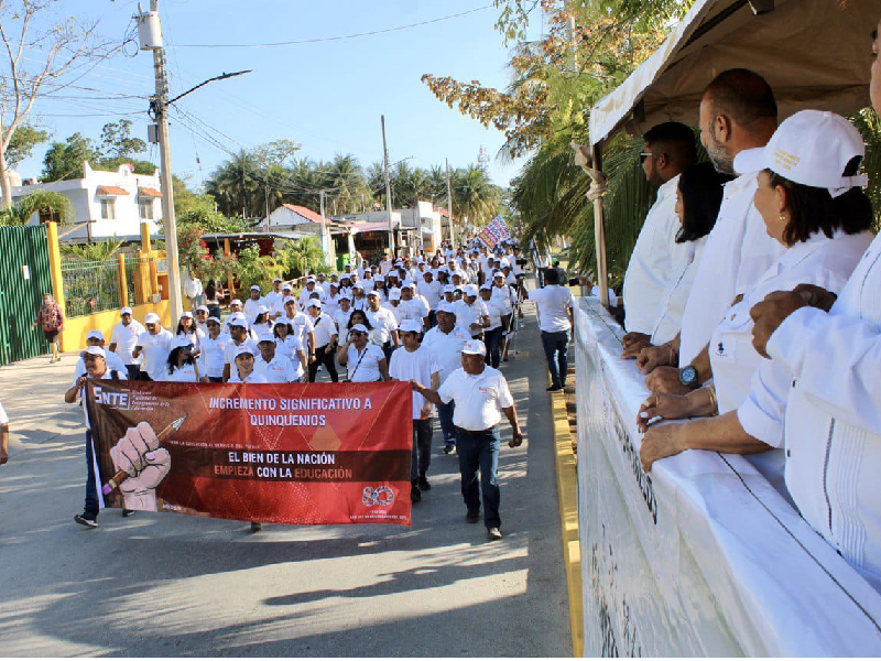 Sindicalizados del Ayuntamiento encabezan desfile del día del trabajo en Puerto Morelos