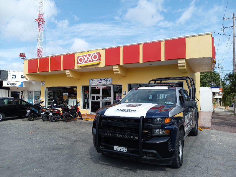 Policía previene posibles delitos en tiendas de conveniencia de Cozumel