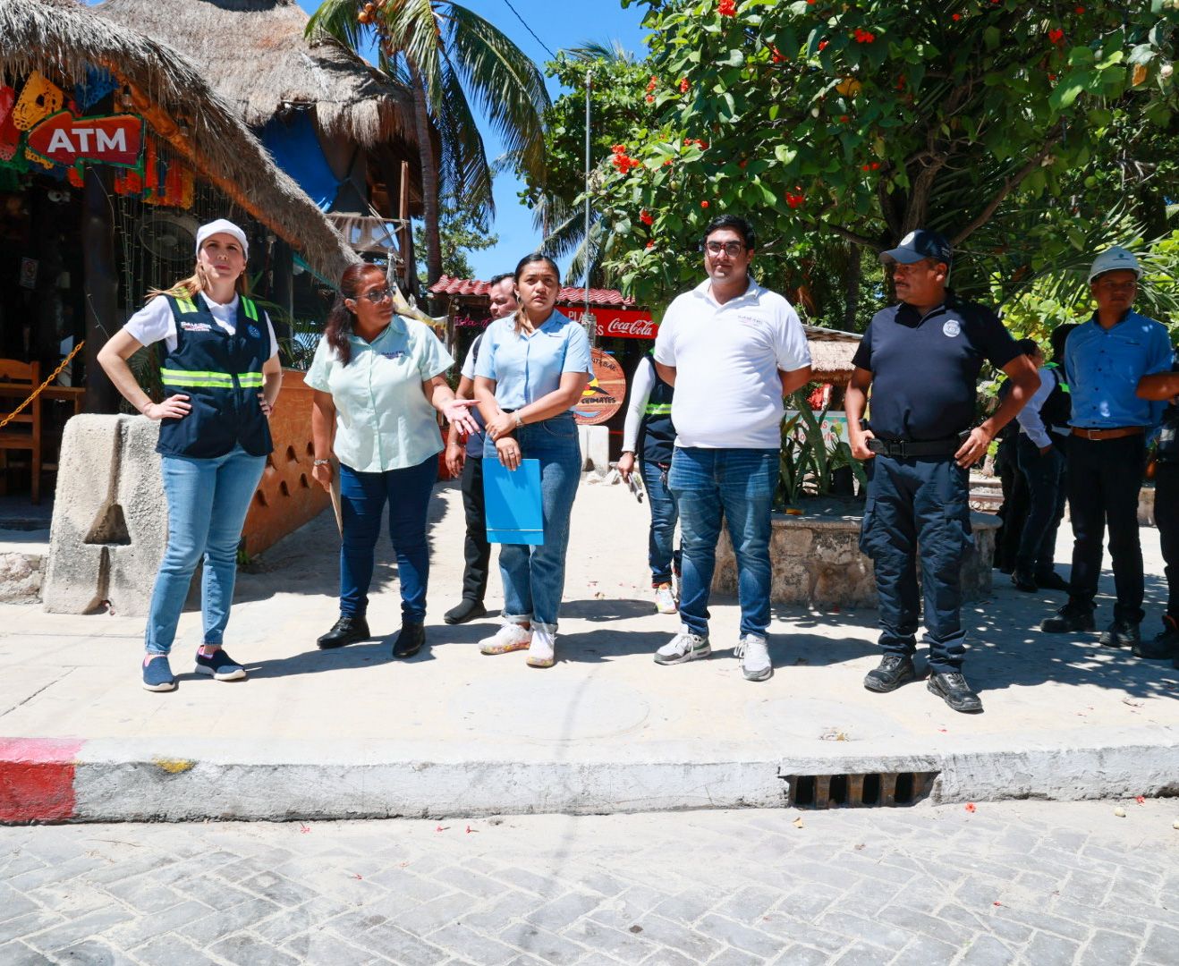 Empresarios y empleados aplauden anuncio de Atenea Gómez, de rehabilitar y mejorar la imagen urbana de la avenida Rueda Medina y sus alrededores