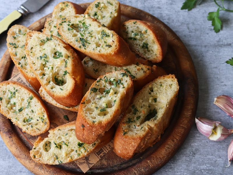 Deléitate con el irresistible sabor del pan de ajo