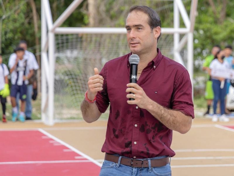 Diego Castañón encabeza arranque de torneo de fútbol intertelesecundarias en Tulum