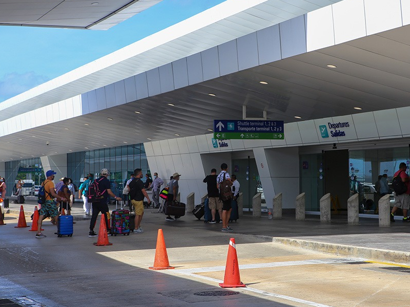 El aeropuerto de Cancún con 579 vuelos, más de la mitad son arribos