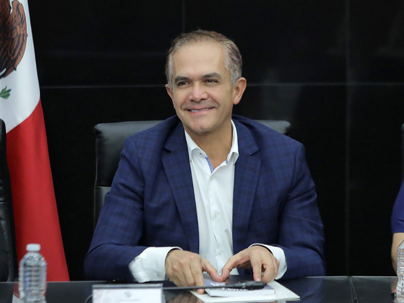 Miguel Ángel Mancera, se mantiene en la contienda presidencial