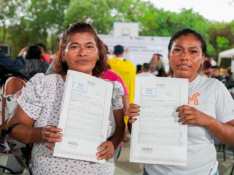 Reciben escrituras de propiedad 147 familias en la zona continental de Isla Mujeres