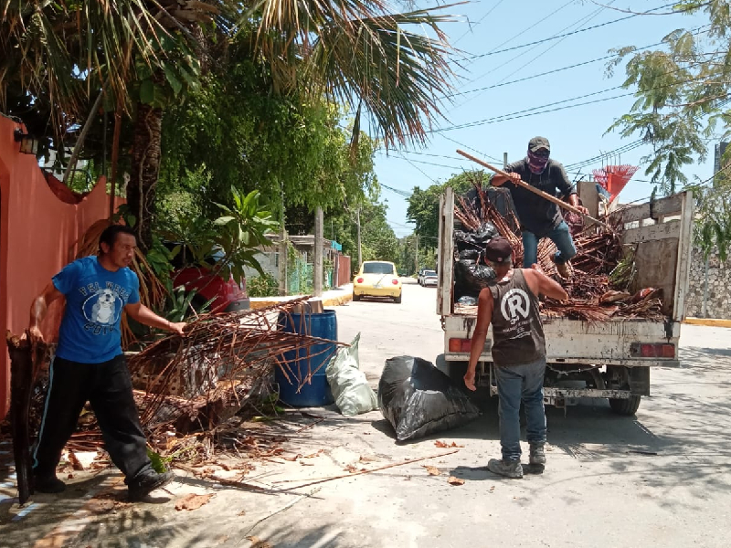 Emprende servicios públicos de Puerto Morelos limpieza emergentes de alcantarillas