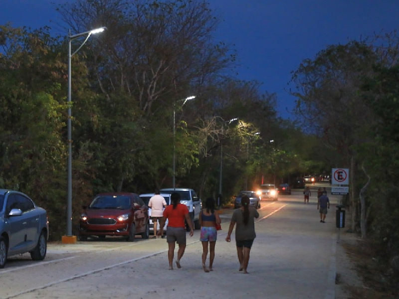 Refuerza Lili Campos seguridad del municipio con iluminación