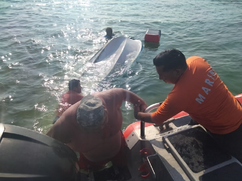 Rescata Marina a cinco personas en la Bahía de Chetumal