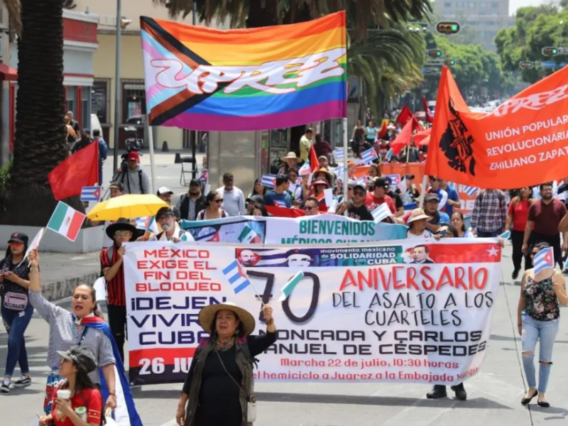 Marchan cubanos en CDMX contra bloqueo económico de EU