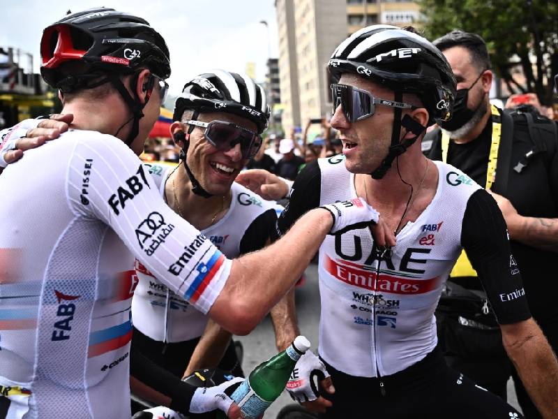 Adam Yates gana la primera etapa del Tour de Francia y es líder de la general