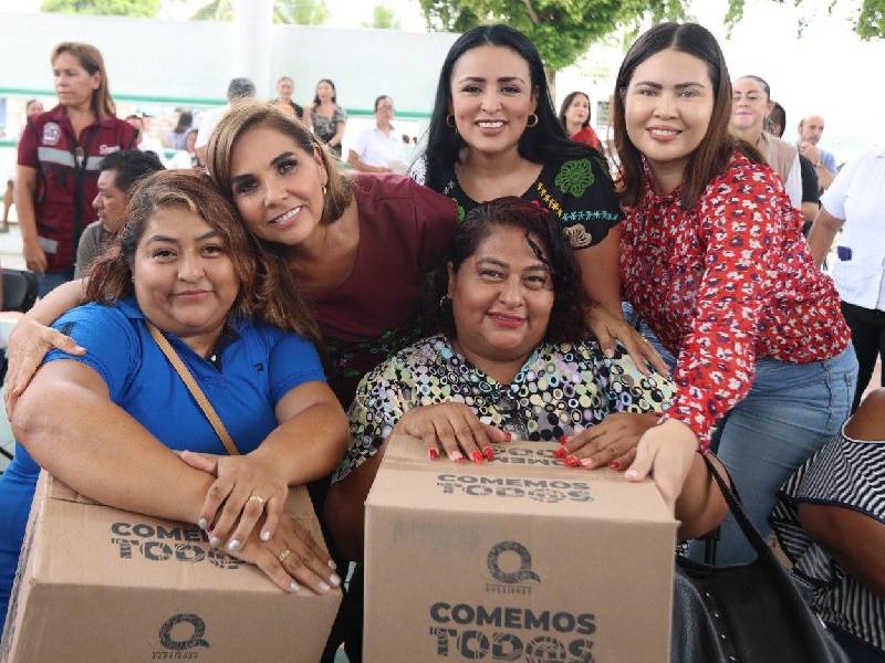 Acompaña Blanca Merari a Mara Lezama durante la entrega de apoyos alimentarios del programa “Mujer es Vida”