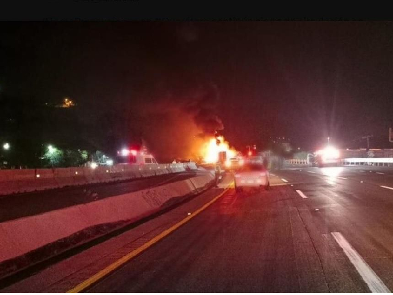 Carambola en la México-Querétaro provoca incendio y cierre vial